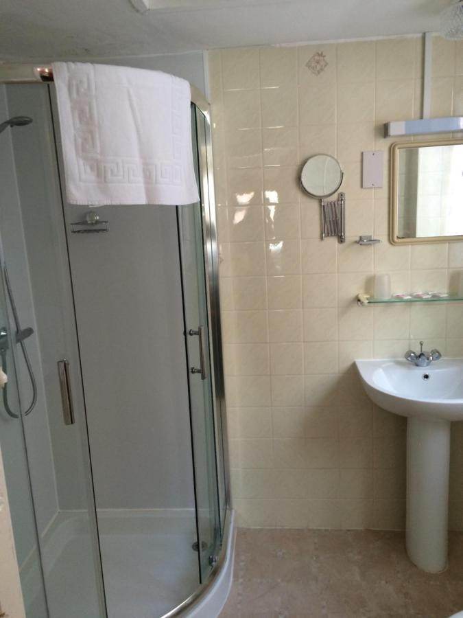 Monterey Beach Hotel Литам Сент Аннс Екстериор снимка