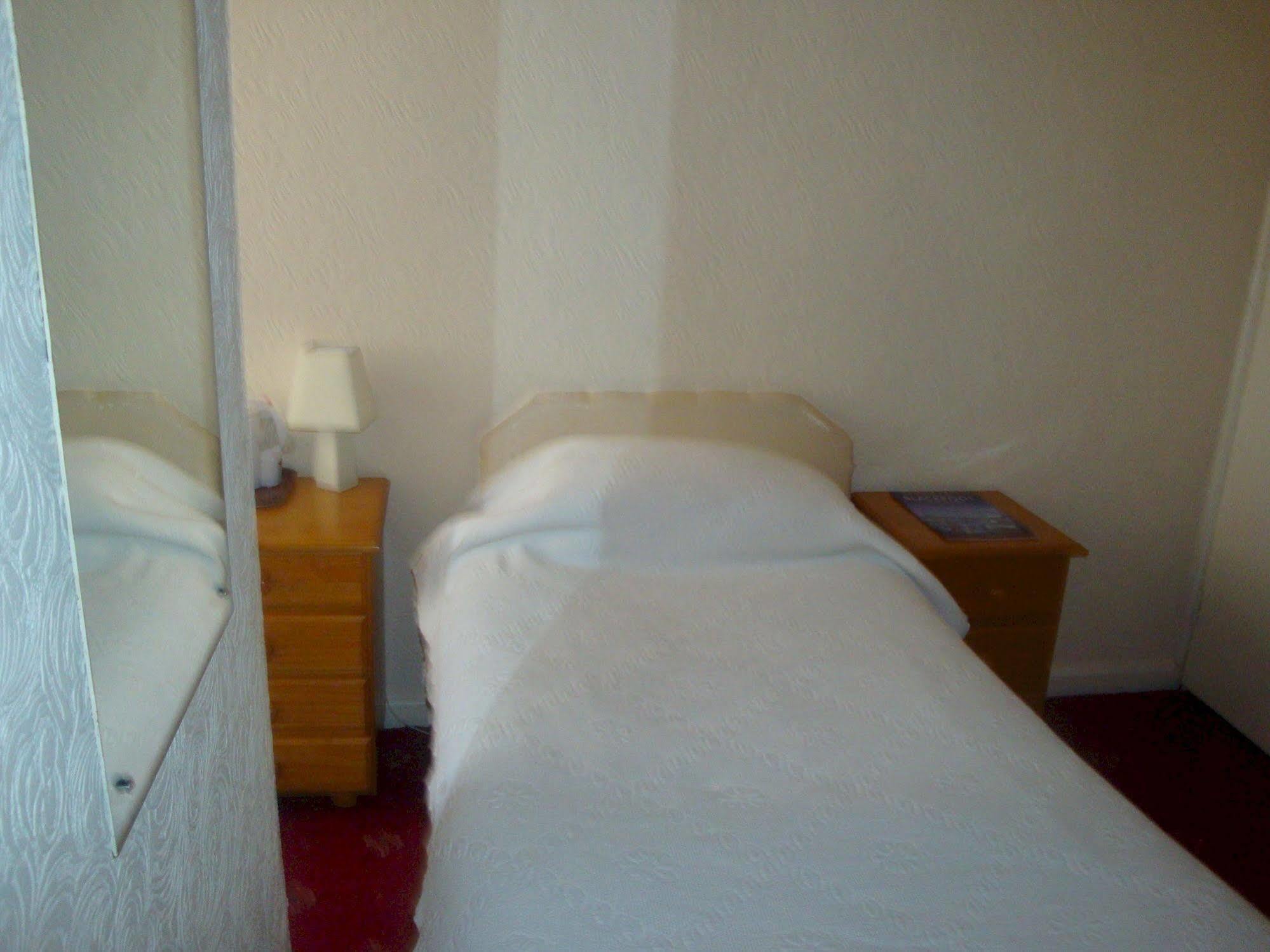 Monterey Beach Hotel Литам Сент Аннс Екстериор снимка
