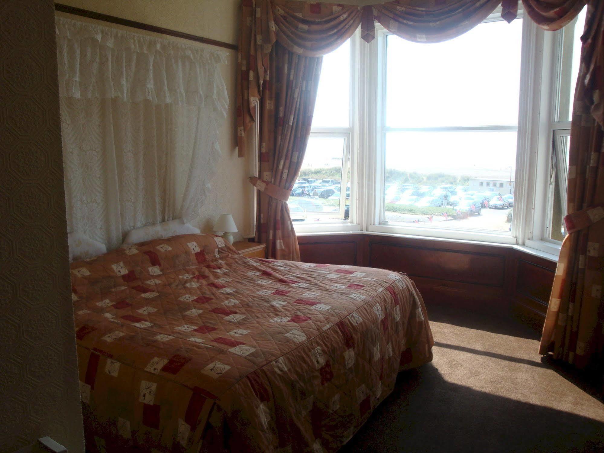 Monterey Beach Hotel Литам Сент Аннс Екстериор снимка