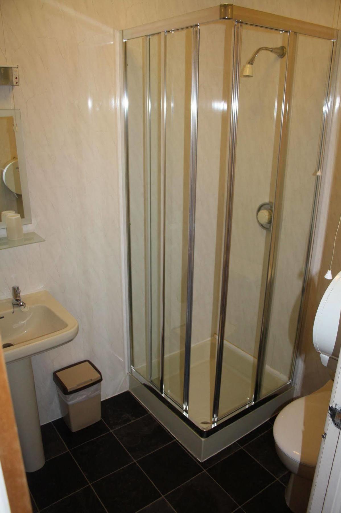 Monterey Beach Hotel Литам Сент Аннс Екстериор снимка