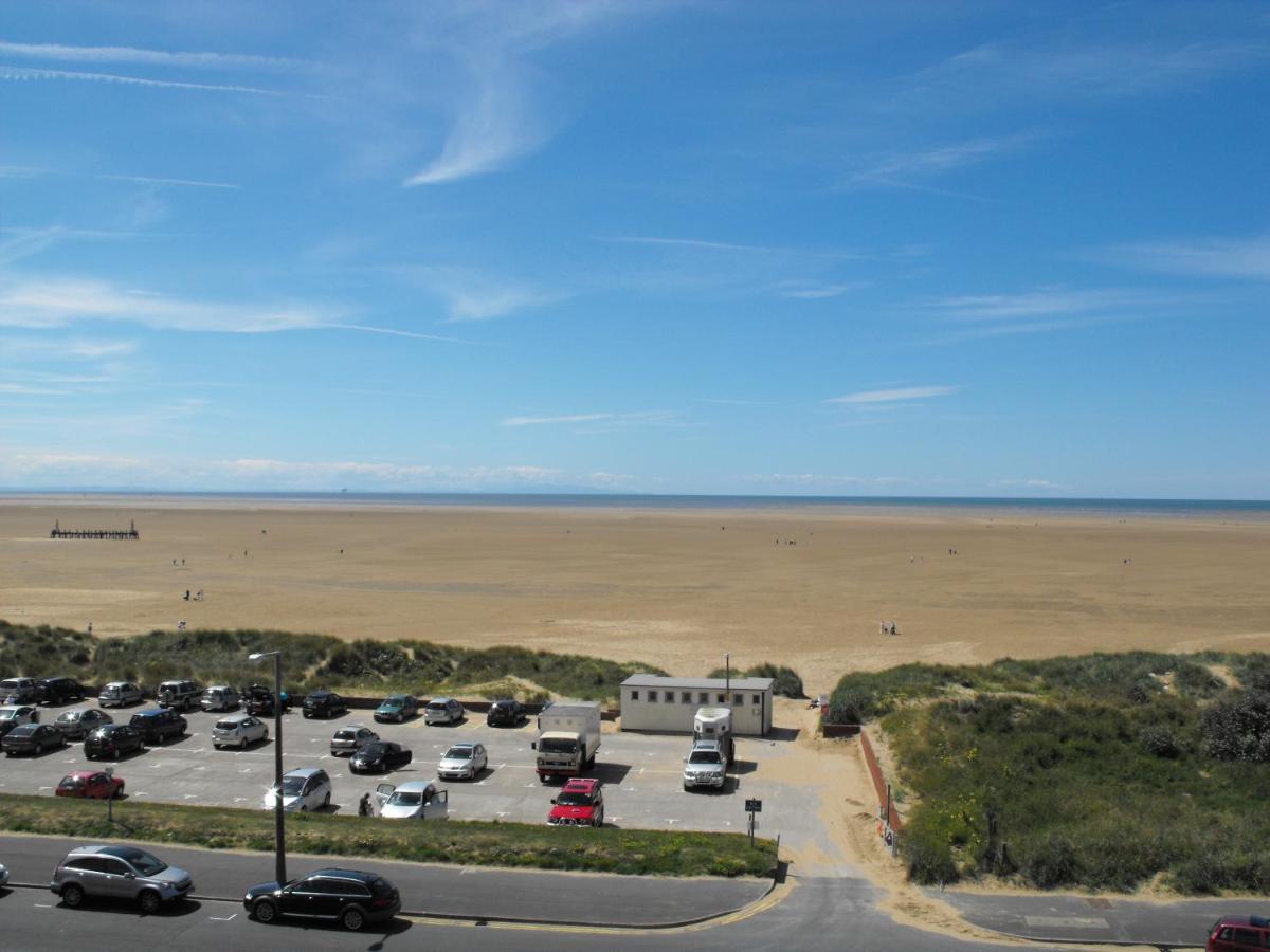 Monterey Beach Hotel Литам Сент Аннс Екстериор снимка